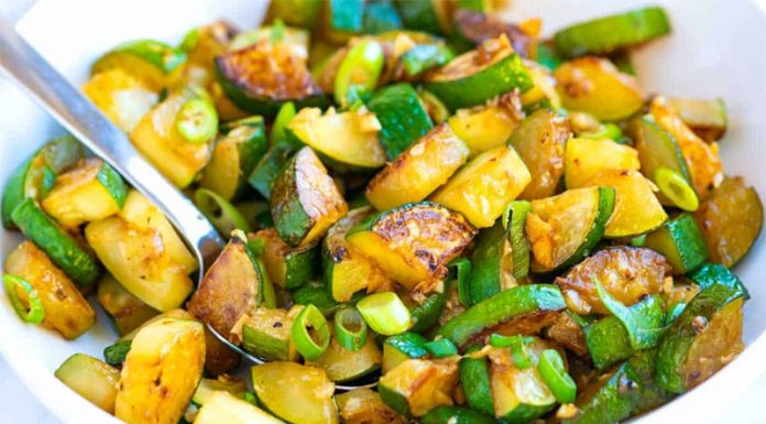 Recept: Pečene bučke s česnovim maslom