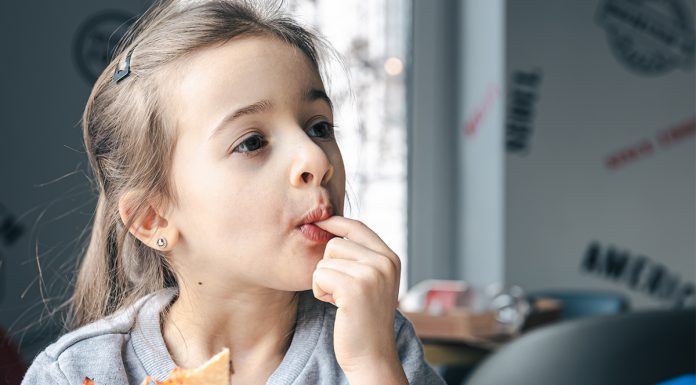 Kaj storiti, ko je vaš otrok zelo izbirčen jedec?