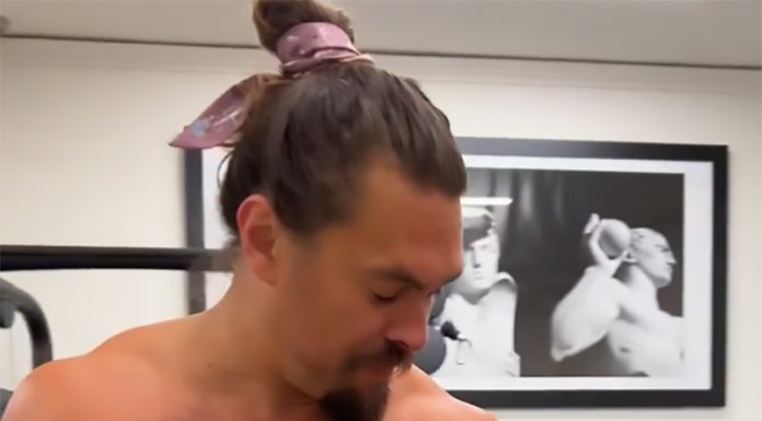 Eden najbolj seksi zvezdnikov najprej šokiral s pobrito, nato še tetovirano glavo