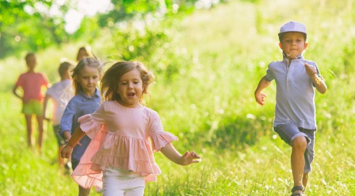 Kako otroku pomagati najti nove prijatelje