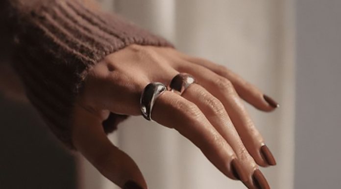 11 zimskih barv nohtov, ki so letošnjo sezono najbolj ‘in’