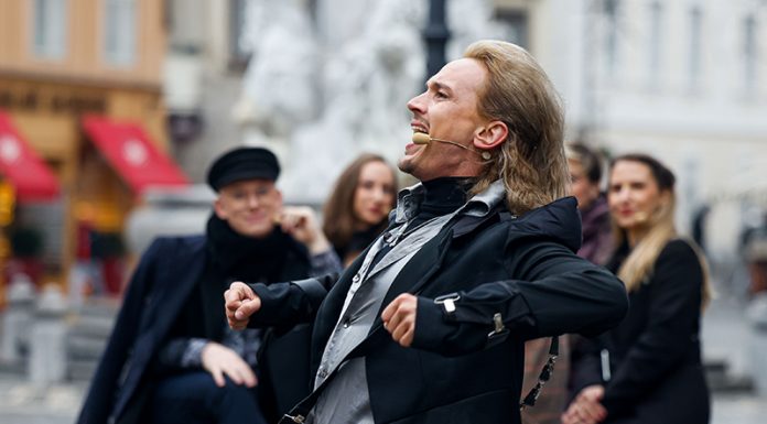 Slovenski estradniki opozarjali na pasti zasvojenosti z družbenimi omrežji