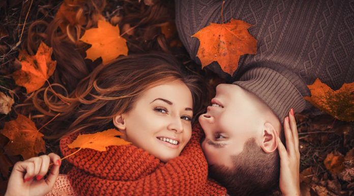 Jesenski zmenki na ona-on.com in prava ljubezen za praznične dni