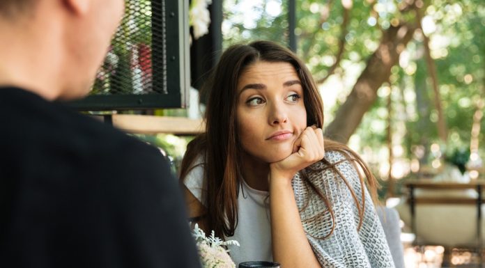 Teh 5 znakov nakazuje, da v razmerju izgubljate samega sebe