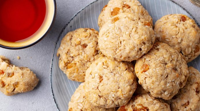 Recept: Ovseni piškoti z rozinami ovseni-piškoti-s-sadjem