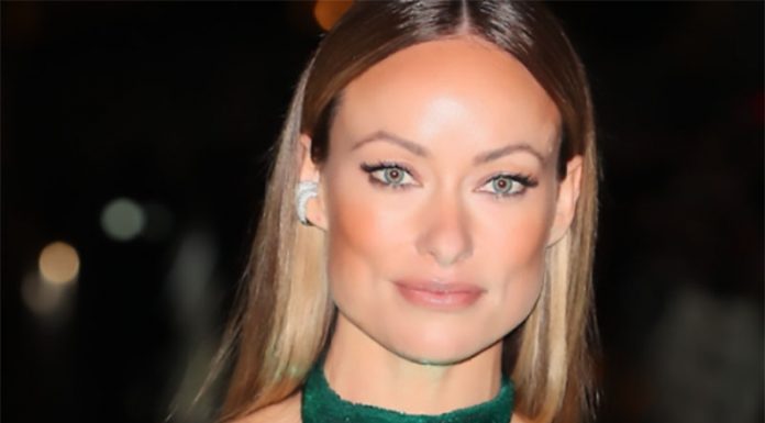 Igralka presenetila z izbiro zelo nenavadne obleke