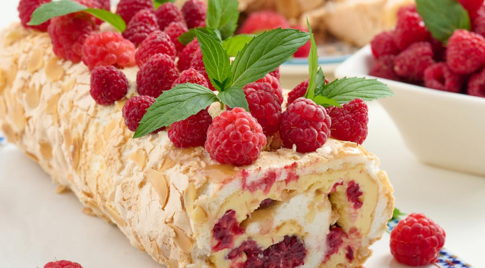 Recept: Rolada z malinami in čokolado