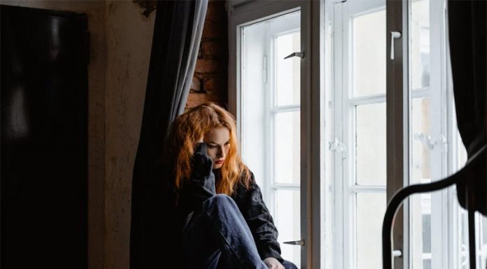 5 stopenj žalovanja; kako poteka proces in kako se vesti do žalujočih