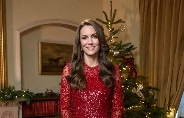 Kate Middleton navdušila v bleščeči rdeči obleki