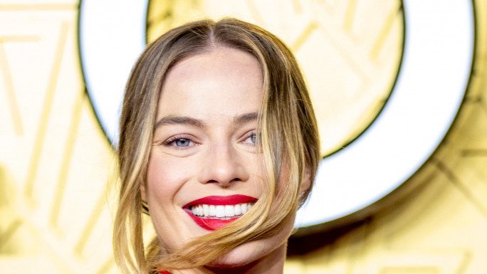 Margot Robbie je s svojo rdečo šminko navdušila – je to popolna rdeča?