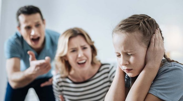 10 znakov, da so vas vzgajali čustveno nezreli starši