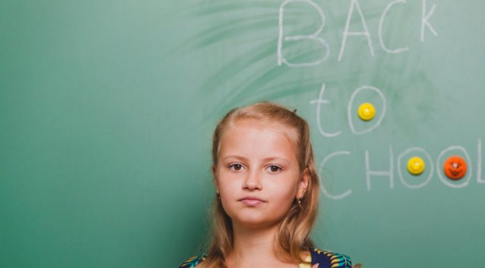 Kako zaščititi svojega otroka pred tem, da postane ugajalec ljudem?