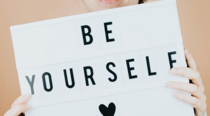 50 afirmacij, ki jih morate uporabiti, da se začnete imeti radi