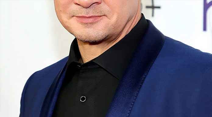 Hudo poškodovani zvezdnik pristal na invalidskem vozičku