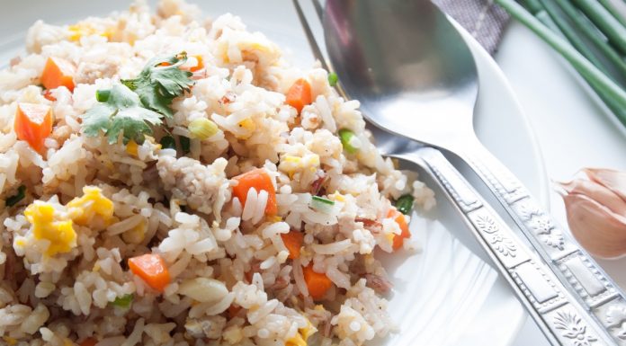 Recept: Solata z rižem, tuno in zelenjavo