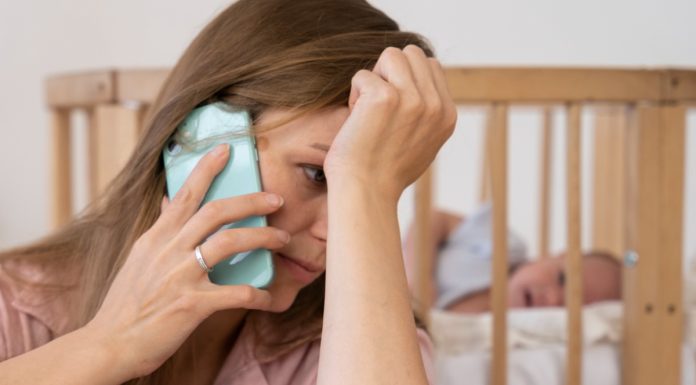 Znaki poporodne anksioznosti in kdaj poiskati pomoč
