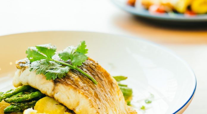 Recept: Postrv z zeliščno omako