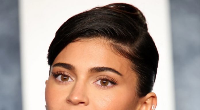 Kylie Jenner svojim dejala, da se morajo posvetiti lepotnim standardom, ki jih postavljajo