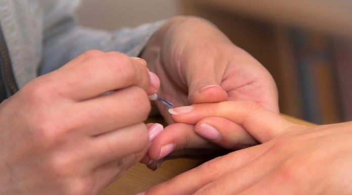 Kaj barva vaših nohtov pove o vašem zdravju