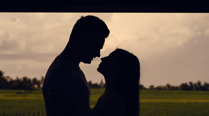 Ste v razmerju zaradi osamljenosti ali zaradi ljubezni? Ti znaki vam bodo razkrili