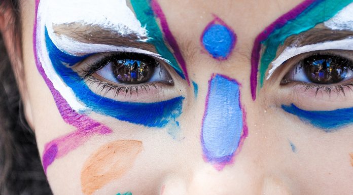 Ličila za otroke: nepotrebna (in nevarna) igrača