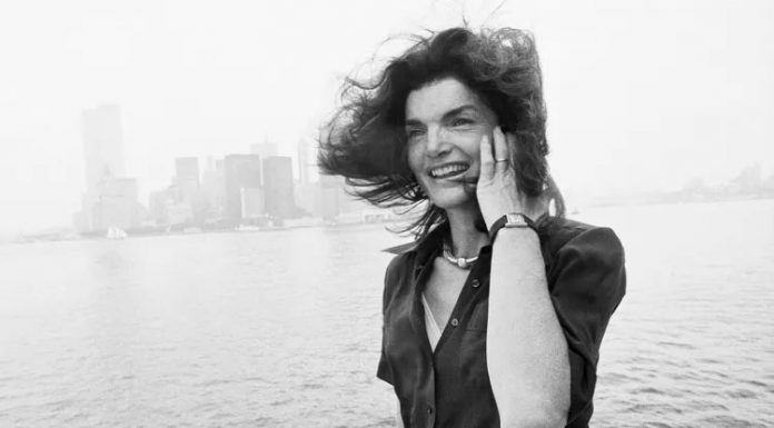 Zakaj je Jackie Kennedy pred smrtjo sežgala osebna pisma in fotografije