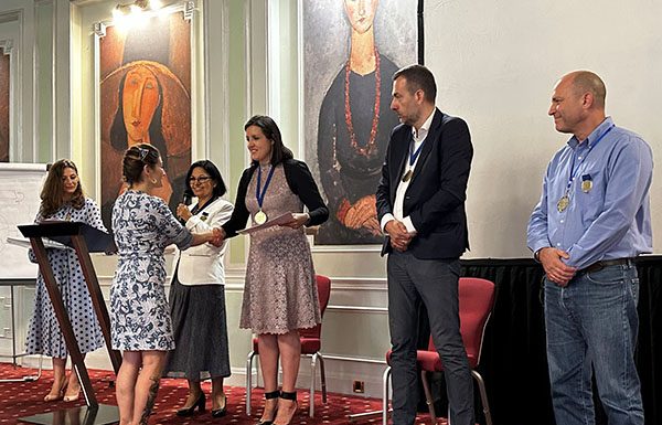 Častna dekanja poletne detektivske šole prvič postala ženska in Slovenka