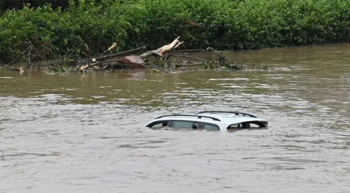 Poplavljen avtomobil: Kaj lahko naredite?
