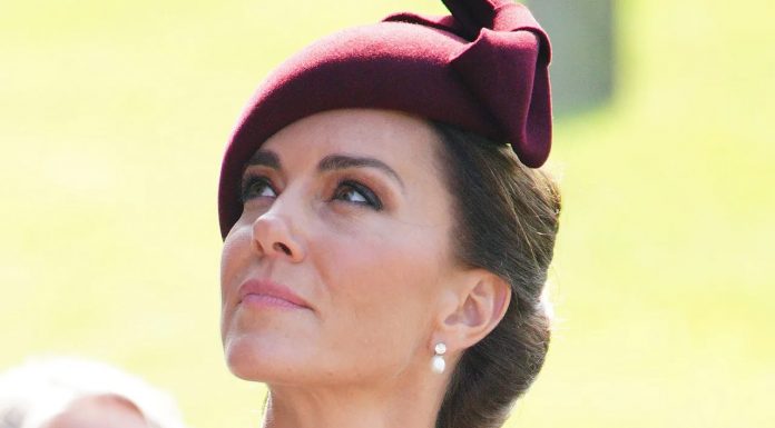 Princ William in princesa Kate sta se ob obletnici spomnila pokojne kraljice