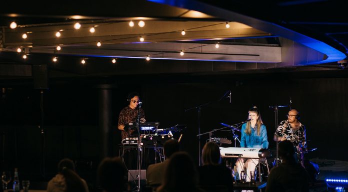 Akustična čarovnija s Plateau na ALEJI SKY