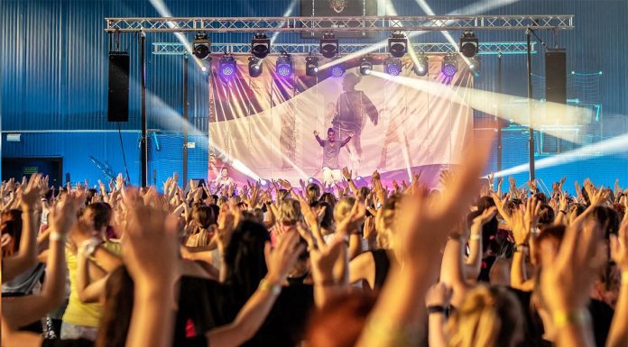 Nova plesna vadba, pri kateri se zabavate in porabite 1000 kalorij!