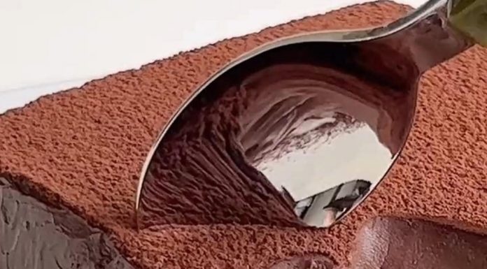 Recept: Ledena lava čokoladna torta (iz le 4 sestavin!)