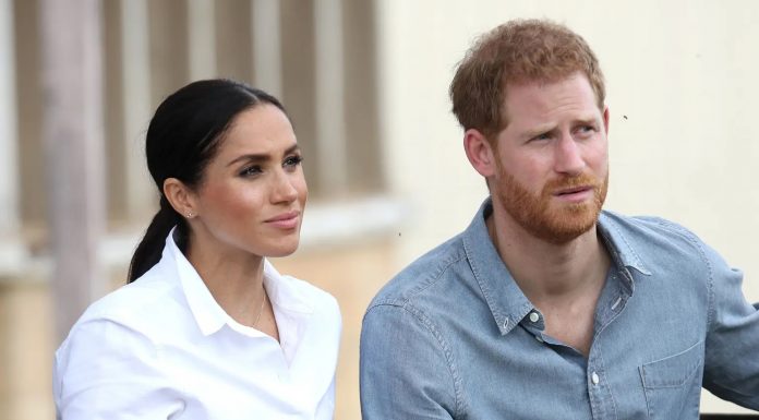Kraljevi insider: Harry in Meghan namerno povečujeta razdor med kraljevo družino