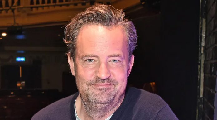 Kdo je bil Matthew Perry, priljubljeni zvezdnik serije ‘Prijatelji’? Izjemen uspeh, težke odvisnosti