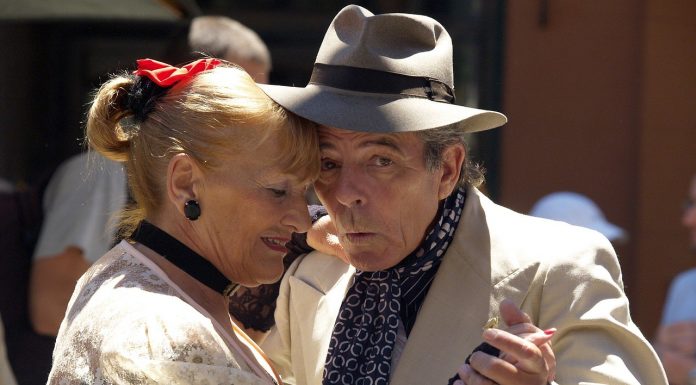 Kratko in jedrnato: Navade partnerjev, ki imajo trajne, srečne zveze, v 18 pravilih