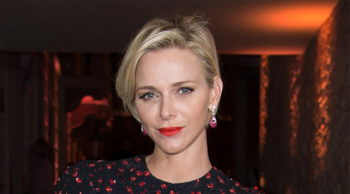 Princesa Charlene je bila v prefinjeni črni obleki osupljivo elegantna