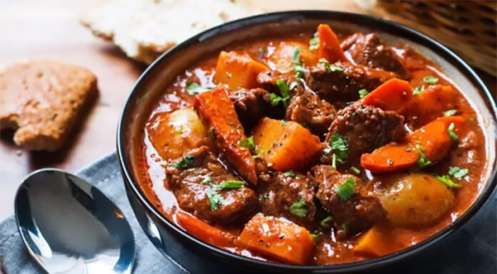 Recept: Goveja obara s korenjem in krompirjem po francosko