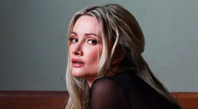 Zaradi nenehnih kritik Hugha Hefnerja je Playbojeva zajčica razvila telesno dismorfijo