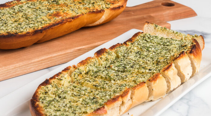 Recept: Hrustljav česnov kruh s sirom