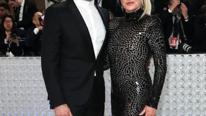 Po 30 letih zakona sta se zvezdnika razšla, a tragedija ju je ponovno združila