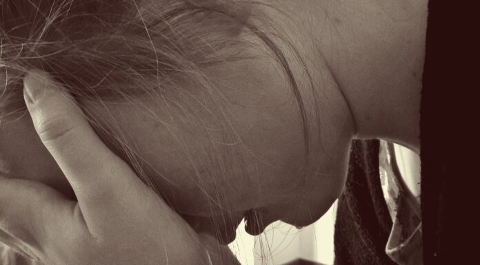 Študija: Vsaka tretja ženska ima po porodu trajne zdravstvene težave