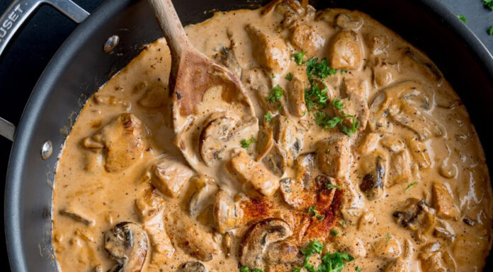 Recept: Goveji Stroganov z gobami