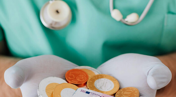 V ZDA čedalje več zdravnikov z enormnimi zneski odgovarja za svojo malomarnost in napake