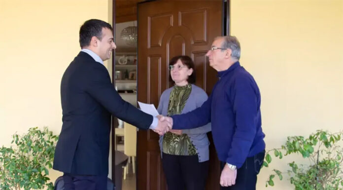 POZOR! Prevare starejših pri prodaji od vrat do vrat ali po telefonu