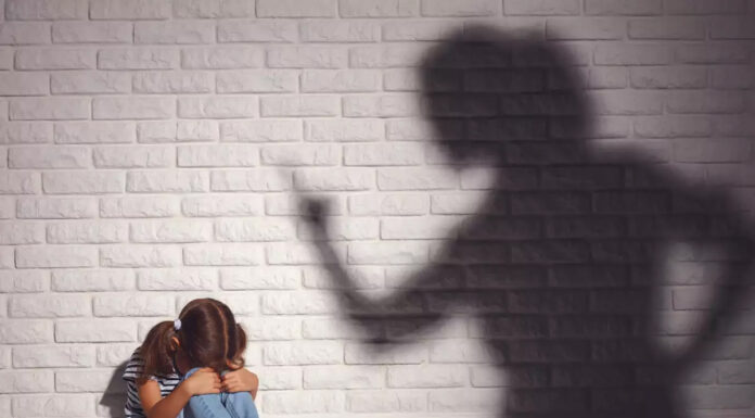 Zakaj hčere neljubečih mater težko dobijo dobrega partnerja