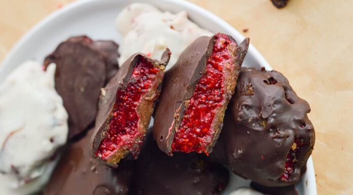 Recept: Čokoladne maline z arašidovim maslom