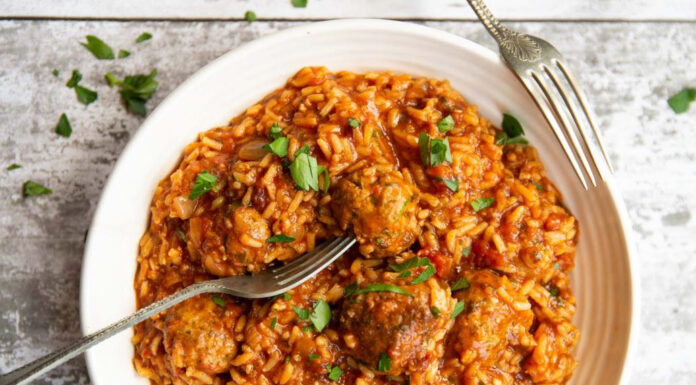 Recept: Mesne kroglice z rižem (pripravljeno v eni posodi)