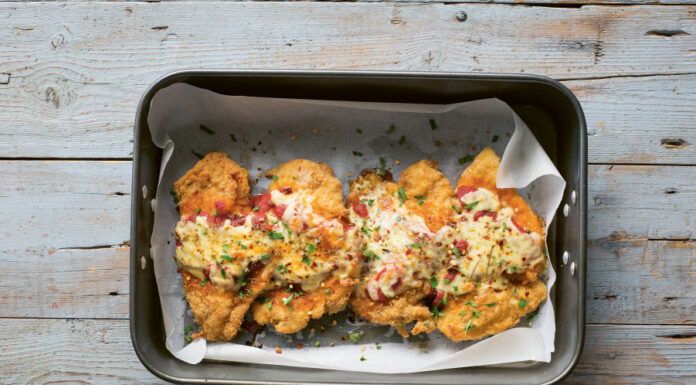 Recept: Piščančji parmi (piščanec s parmezanom)