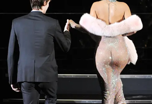 Zvezdnica se danes sramuje svojih nekdanjih razgaljenih oblačil