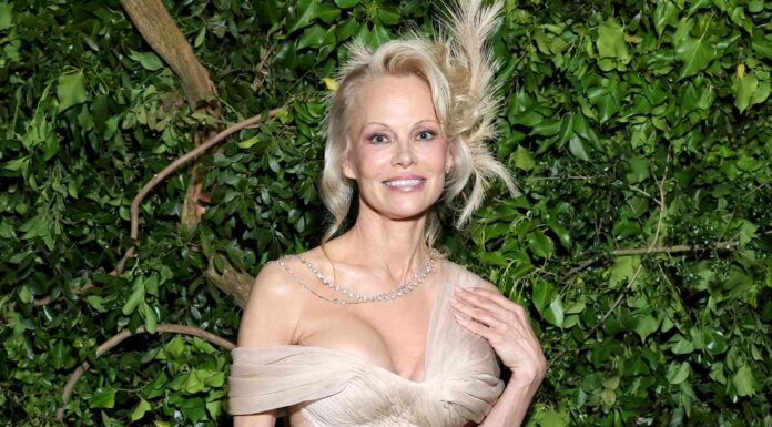 Pamela Anderson je za prireditev Met Gala prekršila lastno pravilo in se naličila